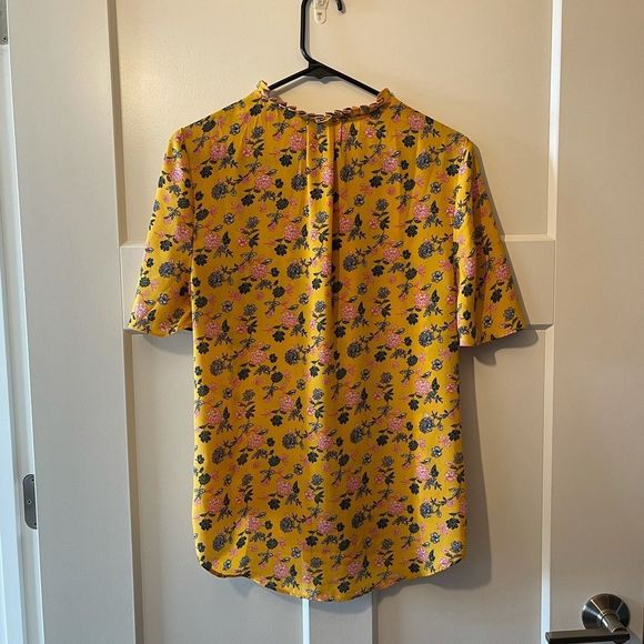 T Tahari Wallflower Floral Ruffle Neck Top - Picture 7 of 8